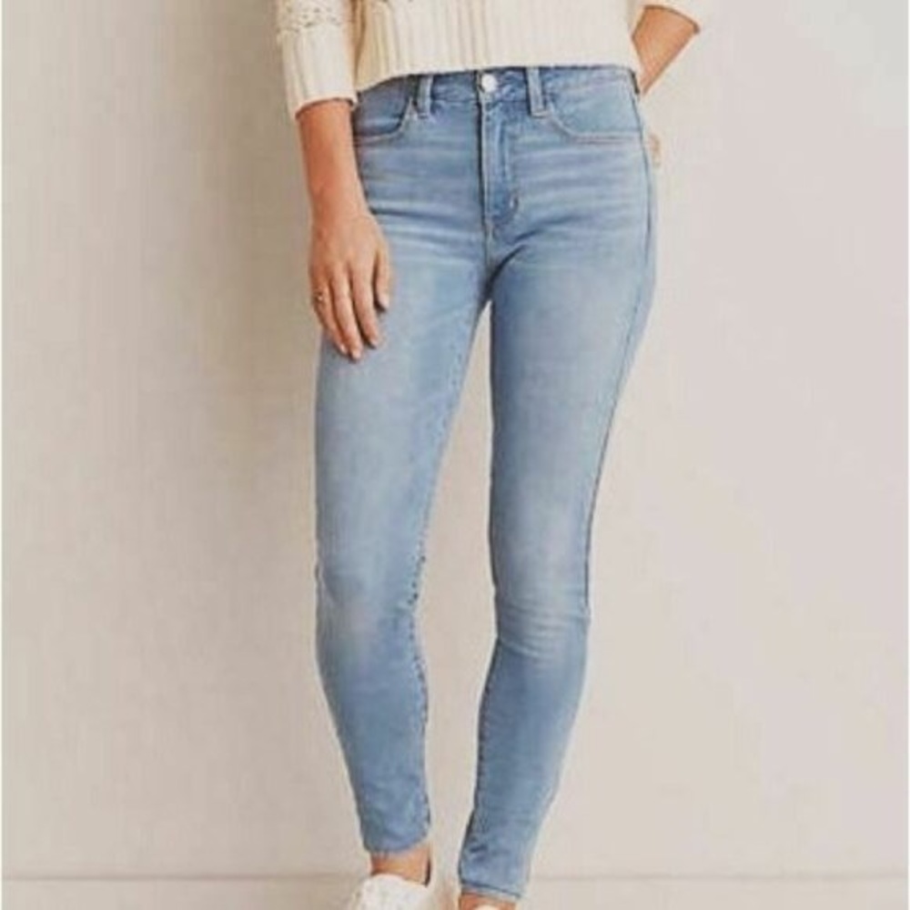American Eagle light wash jeggings/jeans